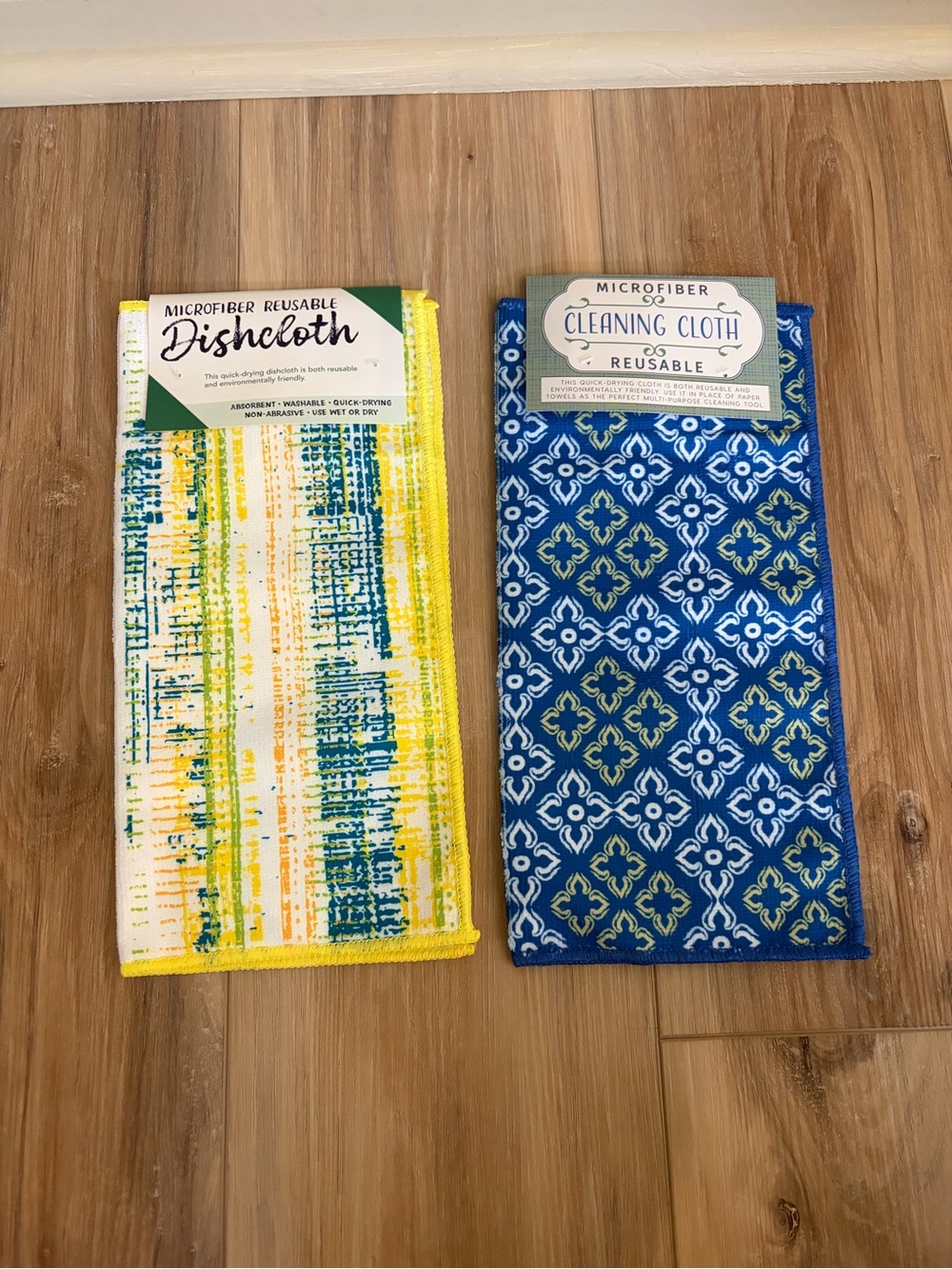 NWT Set of 2 Microfiber Cleaning Cloths